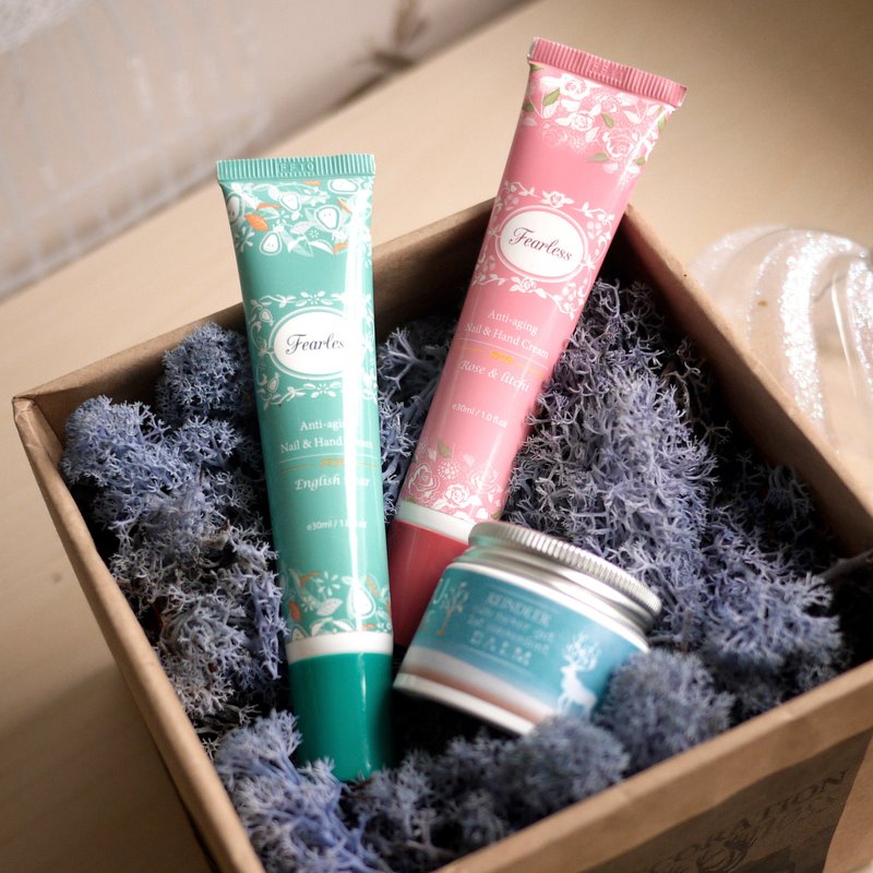 < 400元 交换礼物 新年跨年礼物 > 明星2018礼物包＿ 抗老防晒护手霜2入+方便膏 免费包装 - 防晒 - 其他材质 多色