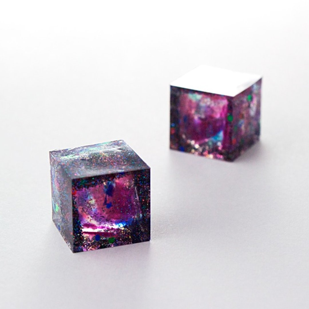 Cube Pierce (multilayer film thundercloud A) - 耳环/耳夹 - 其他材质 多色
