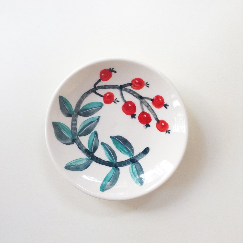 手绘小瓷盘-玫瑰果 - 浅碟/小碟子 - 瓷 红色