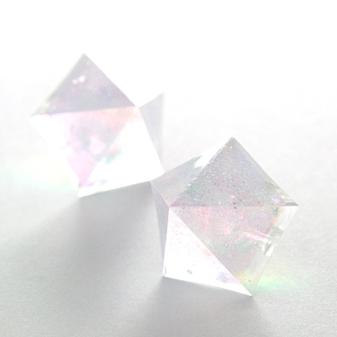 Pentagon earrings (fine carbonate) - 耳环/耳夹 - 其他材质 粉红色