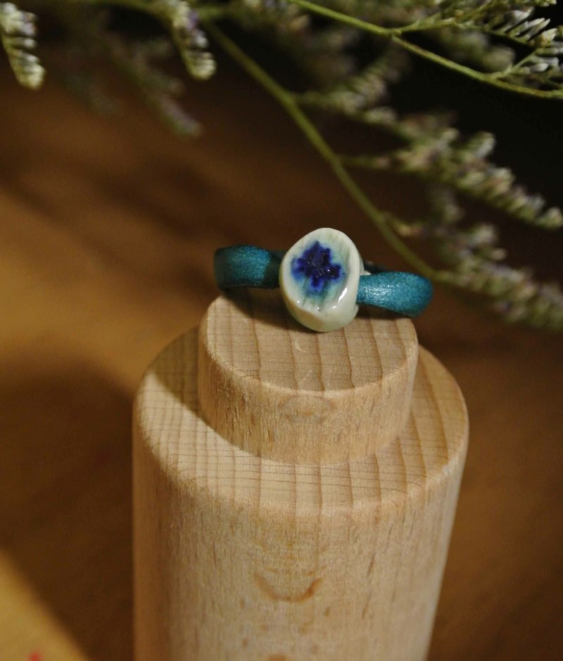 【 T - C  】戒指 皮革 牛皮 日本白瓷 瓷器  限量 自然釉色 无限看不腻色调 摄氏1350高温烧制 - 戒指 - 瓷 