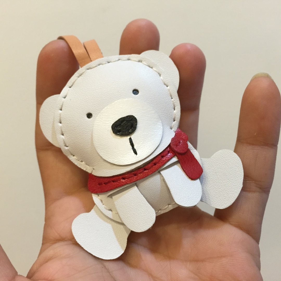 {Leatherprince 手工皮革} 台湾MIT 白色 可爱 北极熊 纯手工缝制 皮革 吊饰 / Julian the Polar Bear leather charm in White（Small size / 小尺寸 ） - 钥匙链/钥匙包 - 真皮 白色