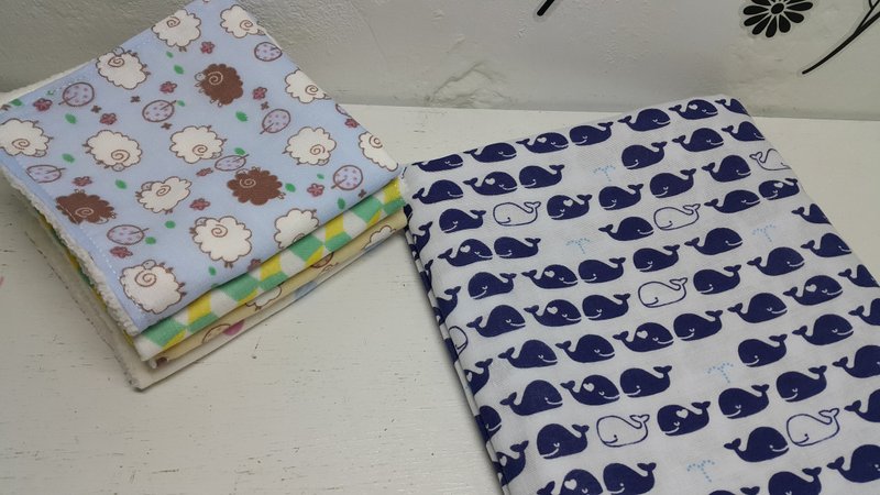 鲸鱼在喷水二重纱手帕巾 口水巾 吸水巾 - 围嘴/口水巾 - 棉．麻 蓝色