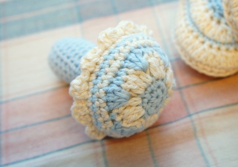 有机棉线编织小花花手摇铃(采用日本有机棉线编织)/弥月礼~ - 满月礼盒 - 其他材质 多色