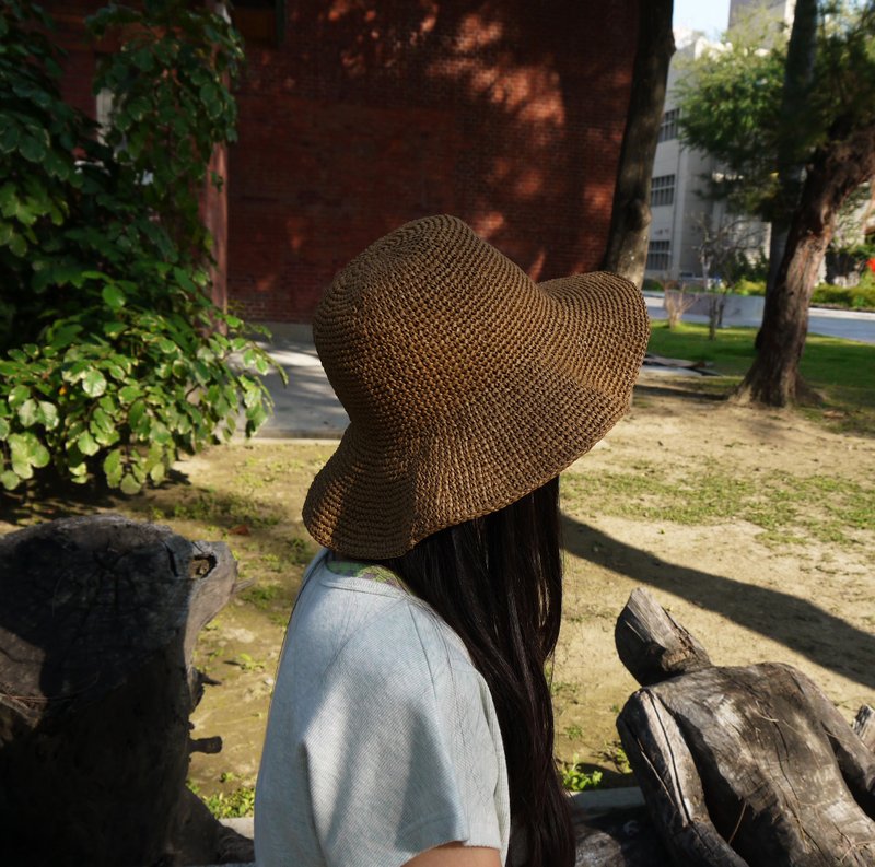手工编织帽–夏日编织帽/草帽/咖啡色 - 帽子 - 纸 咖啡色