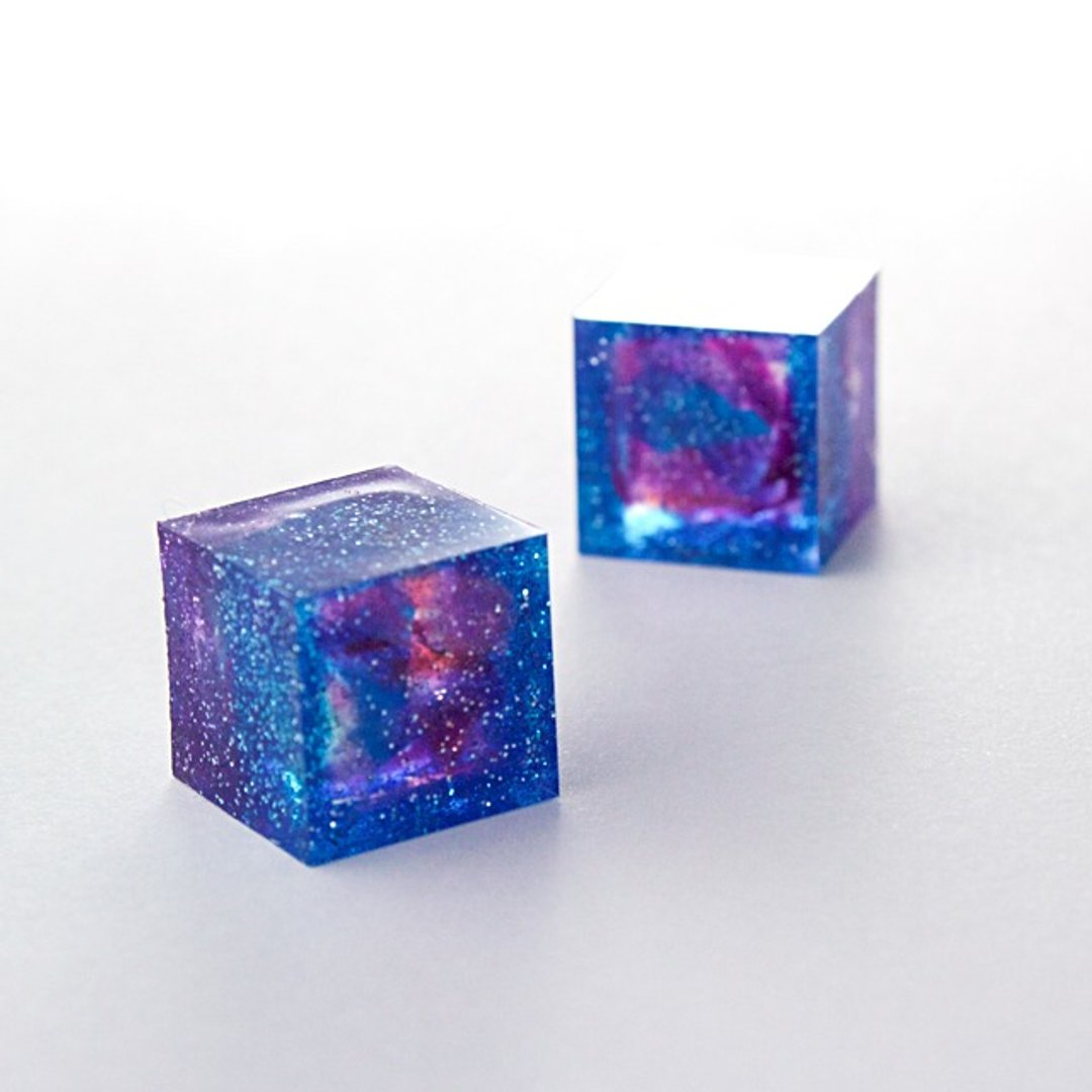 Cube Pierce (multilayer film lakeside) - 耳环/耳夹 - 其他材质 蓝色