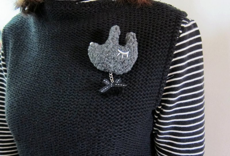 帕皮汪汪别针--灰色毛毛球款 - 胸针 - 其他材质 灰色