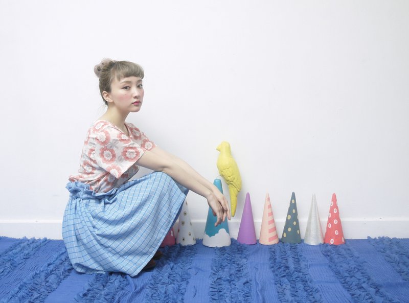 ｛Little Treasure｝丁丁红花短袖上衣 - 女装上衣 - 棉．麻 红色