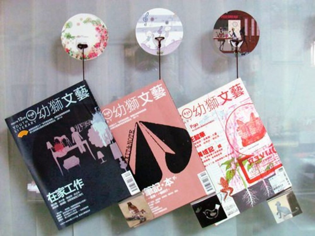 绳吊式杂志架、书架、DM架，连浴室都可轻松悦读，风格写意，有免钻孔的轻松挂方案 - 墙贴/壁贴 - 其他金属 多色