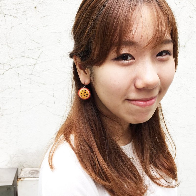 【好好吃呦!百香果羊毛毡耳环】 - 耳环/耳夹 - 羊毛 橘色