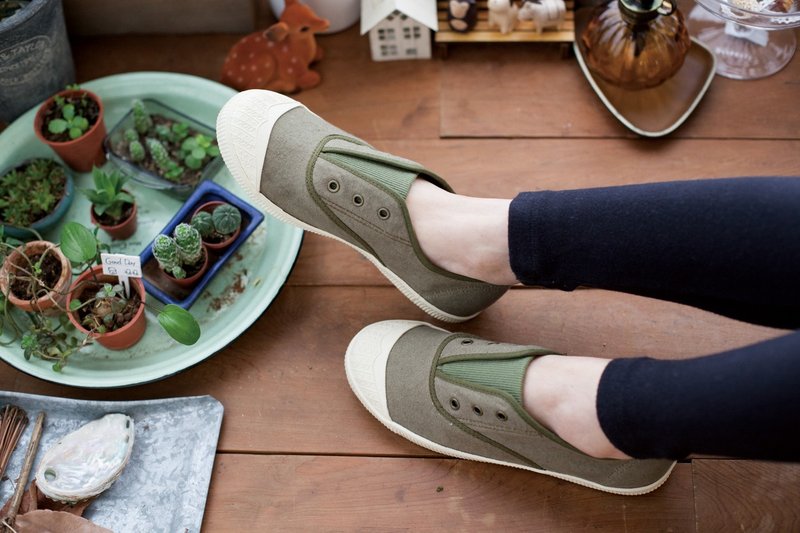 FREE 橄榄绿  回归原创本质(帆布鞋/懒人/休闲鞋) 国民休闲鞋台湾良品 Southgate 南登机口 - 女款休闲鞋 - 其他材质 绿色