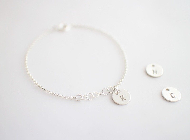 ☆字母泡泡手链 / 纯银字母8mm圆牌手链 / 生日礼物 姐妹链 伴娘礼 - 手链/手环 - 其他金属 白色