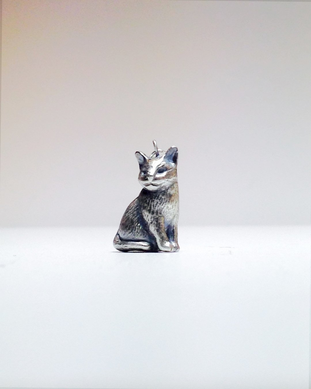 纯银猫坠子 / 微笑的猫 - 项链 - 其他金属 灰色