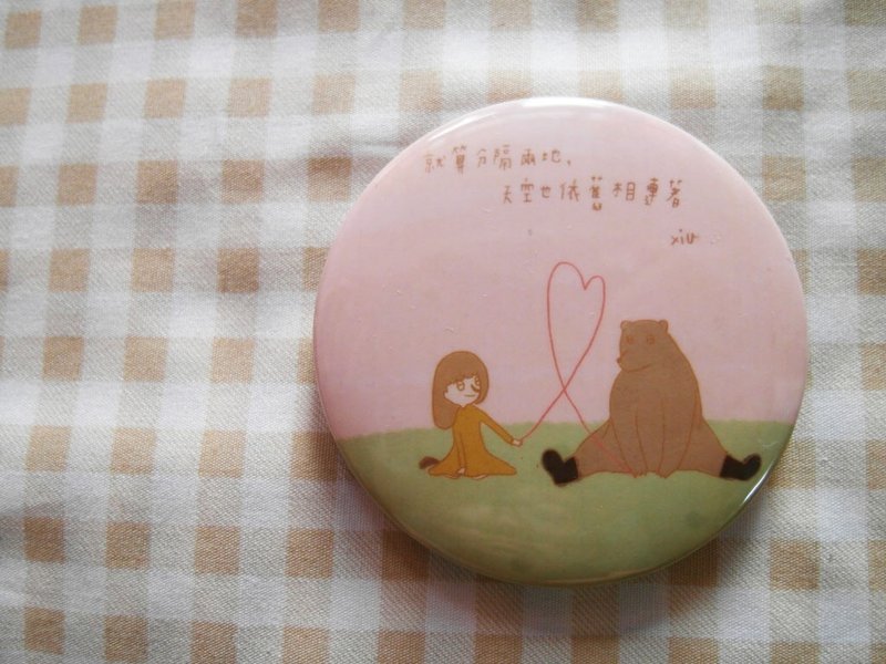 咻咻熊/就算分隔两地,天空也依旧相连/-5.8cm胸章 - 徽章/别针 - 其他材质 粉红色