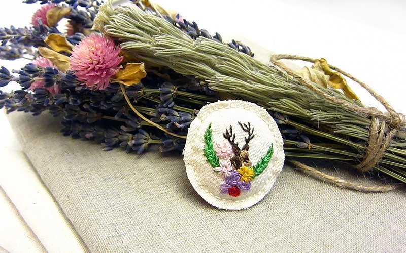 100%PURE 森林系刺绣别针/麋鹿花圈 - 胸针 - 绣线 咖啡色