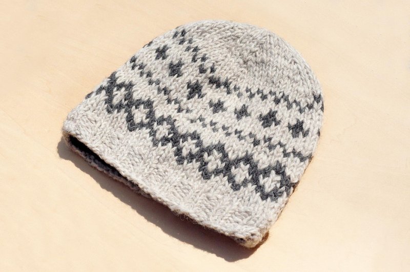 圣诞节礼物 手编纯羊毛帽 / 针织毛帽 / 内刷毛手织毛帽 / 毛线帽  (made in nepal) - 灰白色东欧几何图腾 - 帽子 - 羊毛 灰色