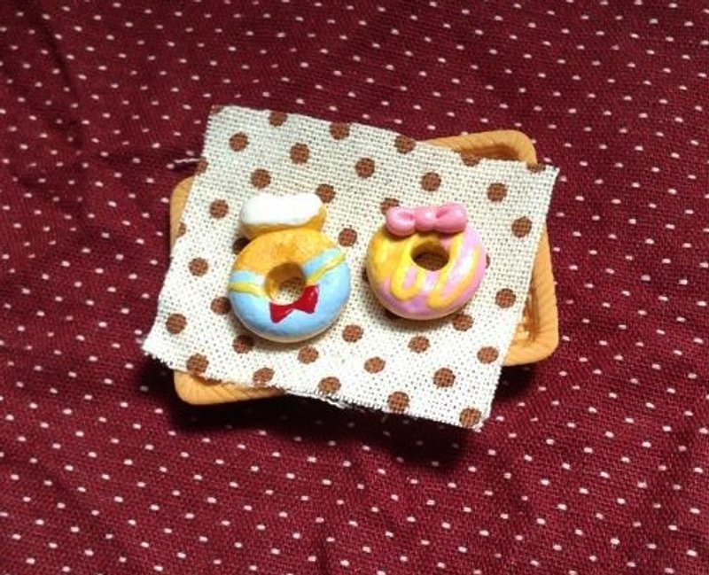 迪士尼配色系列 唐老鸭与黛西甜甜圈耳环组(可改耳夹式) ((满600随机送神秘小礼物)) - 耳环/耳夹 - 其他材质 多色