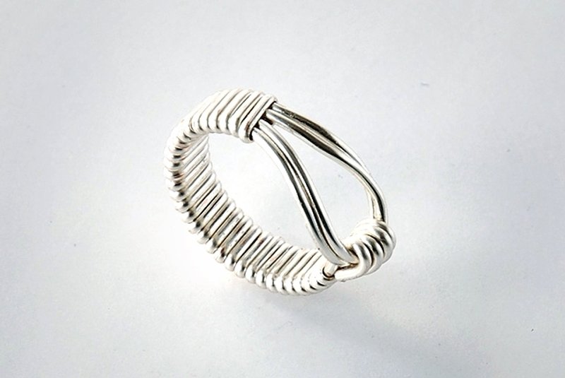 简单线条造型戒 /金属线/串珠/皮革物/手作/ - 戒指 - 其他材质 白色