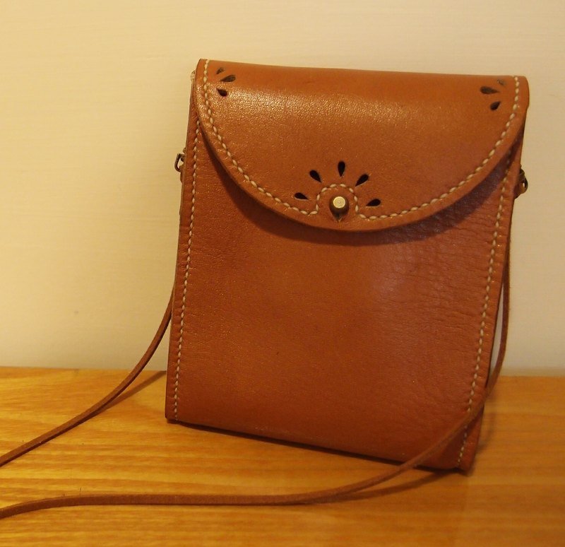 Virna手作礼品－雕花牛皮护照套 - 其他 - 真皮 