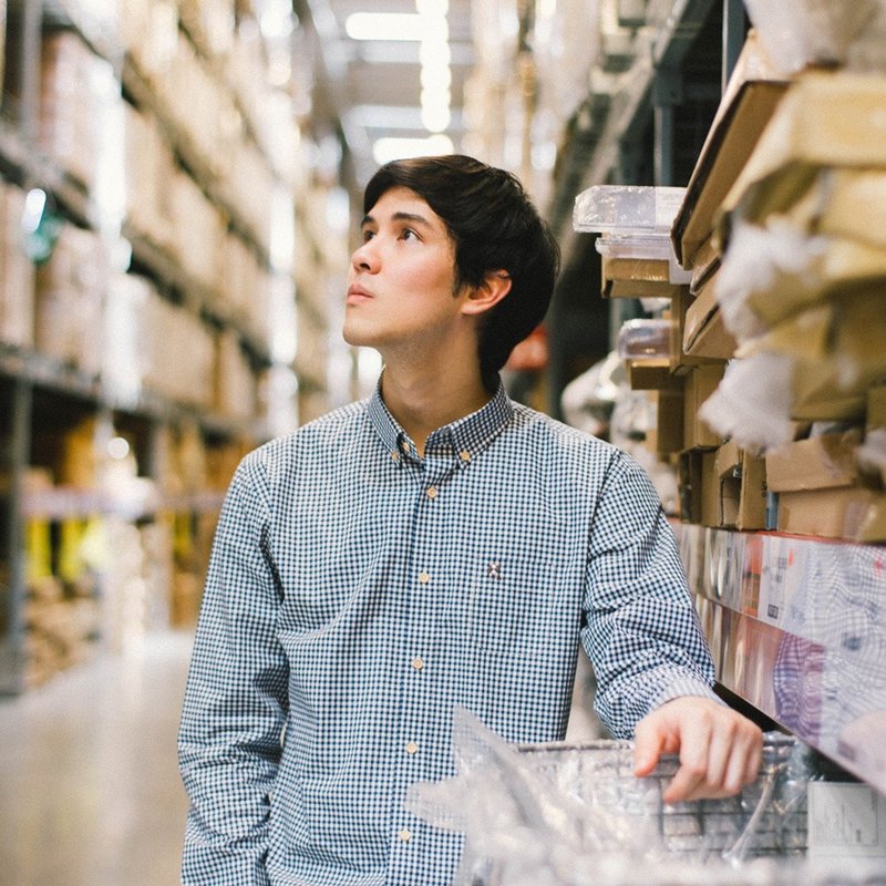 男士衬衫：窄版、顶扣 - 海军蓝白格纹 - 男装衬衫 - 纸 蓝色