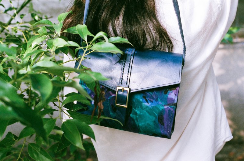 -喧嚣的孤独-  麻花皮革包 手缝包 植鞣革 侧背包 方包 - 侧背包/斜挎包 - 真皮 蓝色