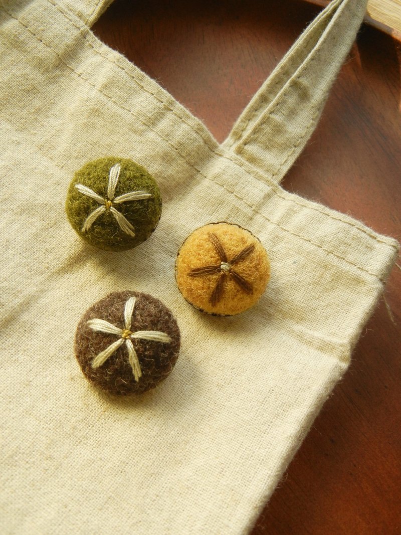 *coucoubird*可爱小花别针 - 胸针 - 其他材质 多色