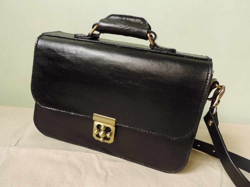 手缝染黑色植物鞣牛皮方包 - 侧背包/斜挎包 - 真皮 黑色