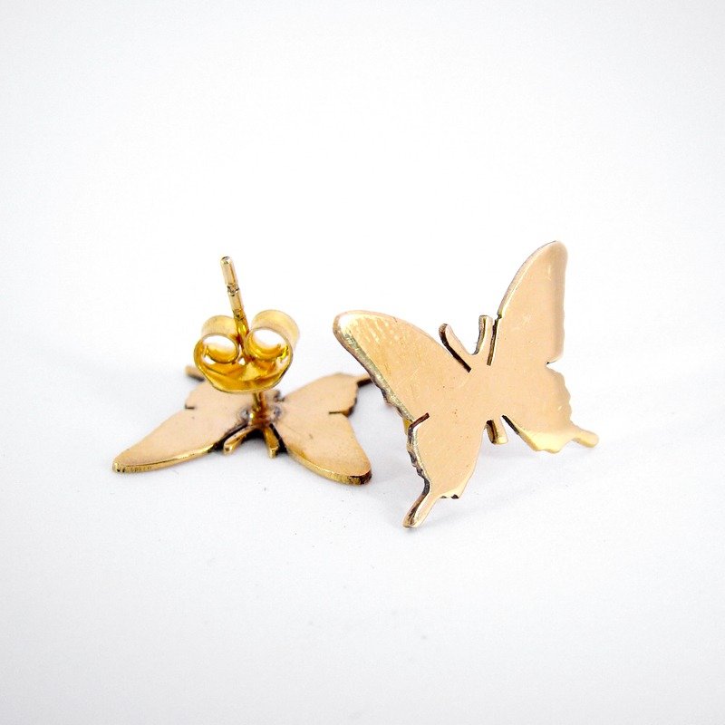 Butterfly studs earrings in brass handmade by hand sawing - 耳环/耳夹 - 其他金属 