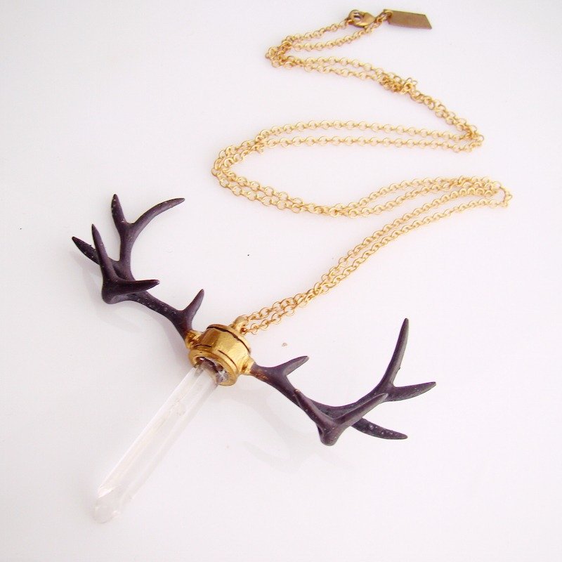 Brass Stag horn pendant with clear raw quartz stone and oxidized antique color - 项链 - 其他金属 