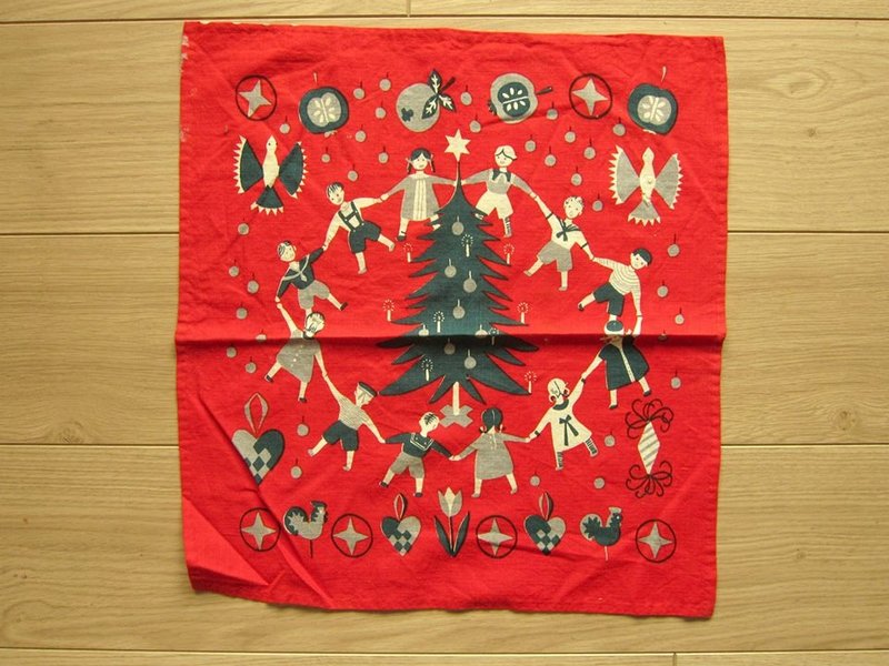 圣诞树围欢唱复古印花布 - 摆饰 - 其他材质 红色