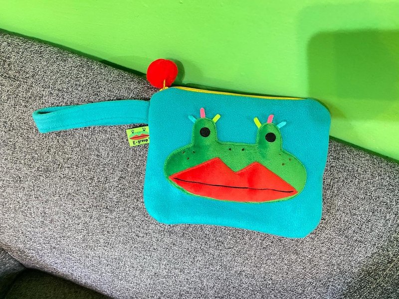 E*group 阿蛙手提包 蓝绿色 - 化妆包/杂物包 - 棉．麻 蓝色