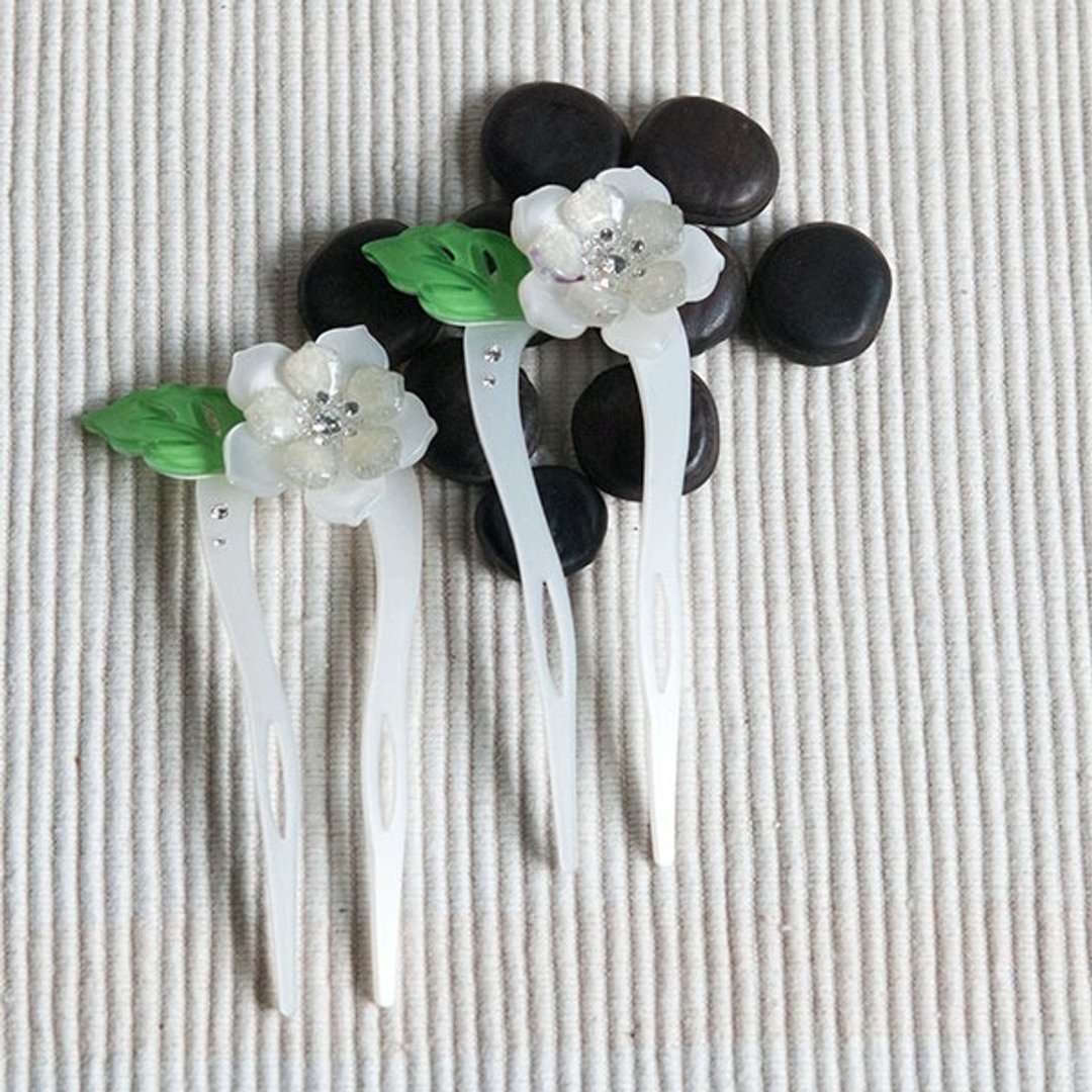 彩化花漾,U型发簪,发钗,发插-白 - 发饰 - 压克力 白色