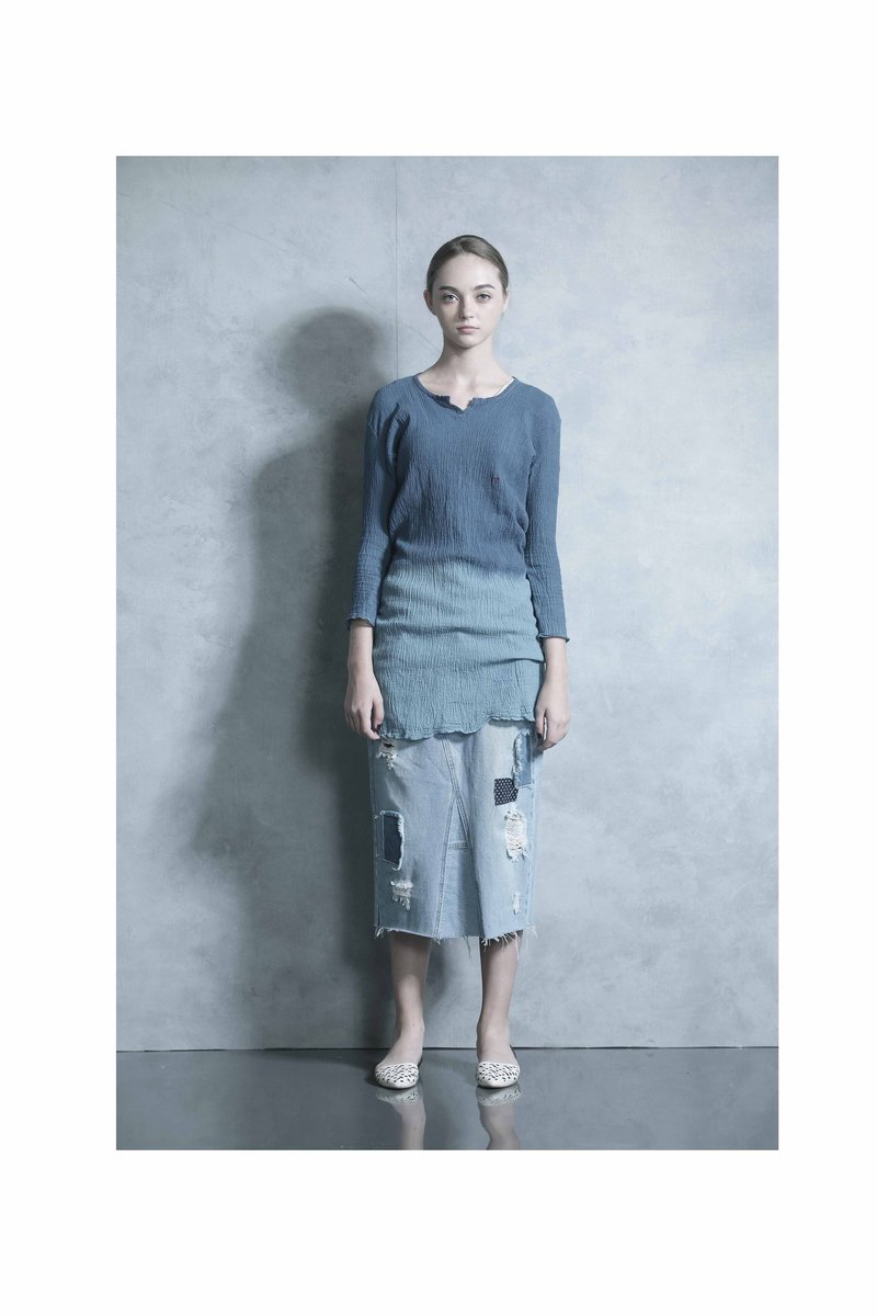 1502B0308 ( 蓝染皱皱上衣 ) - 女装上衣 - 其他材质 