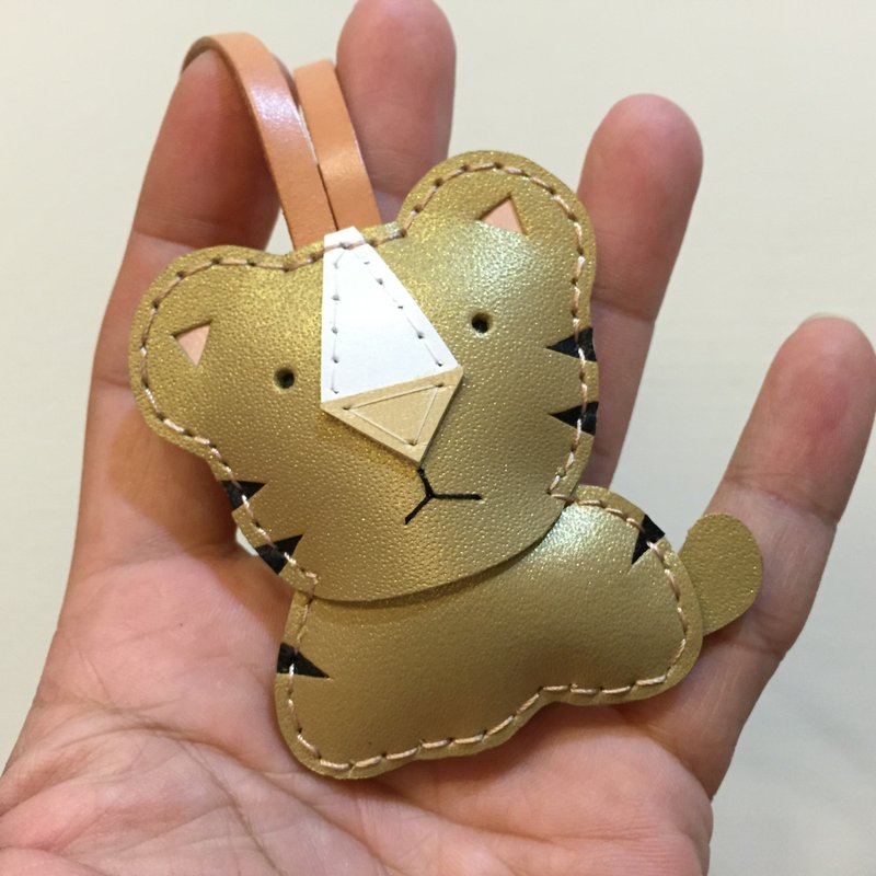 {Leatherprince 手工皮革} 台湾MIT 金色 可爱 小虎 纯手工缝制 皮革 吊饰 / KC the Tiger Cub leather charm in gold （Small size / 小尺寸 ） - 钥匙链/钥匙包 - 真皮 金色