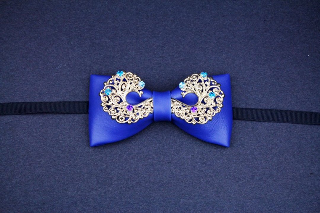 蓝月公爵 皮革设计  JIOU、Bow tie、黄子佼 '限量手工领结、台湾原创设计、台湾花布、艺人穿搭、造型师配件、婚礼饰品、宠物领结 - 领带/领带夹 - 真皮 多色