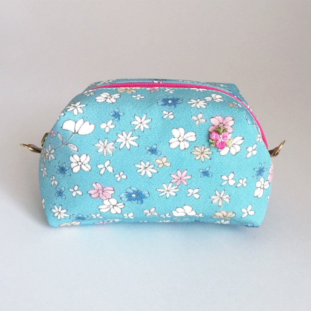 Pouch with Japanese traditional pattern, Kimono (Medium) "Silk" - 化妆包/杂物包 - 其他材质 蓝色