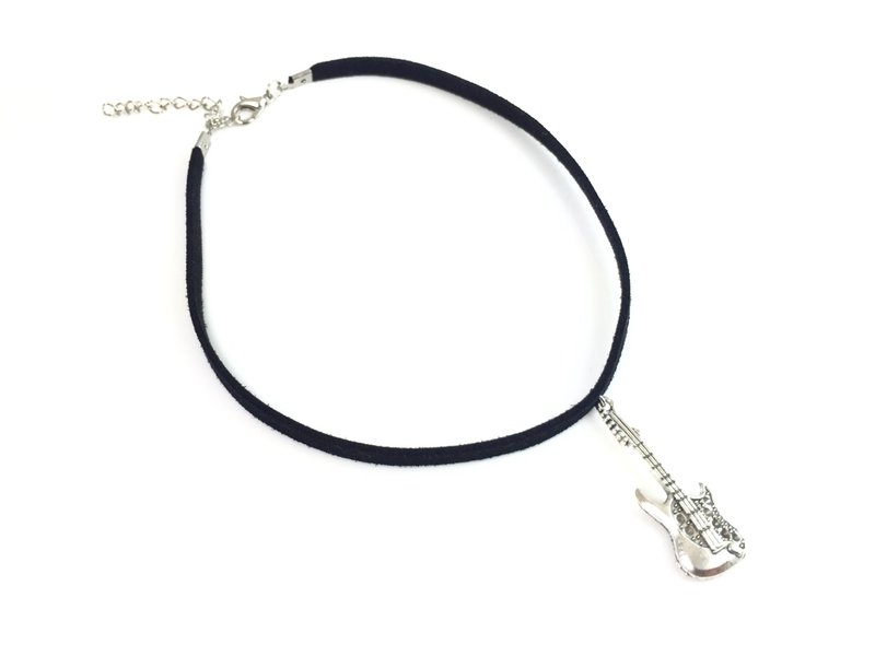 “银色吉他颈链” - 项链 - 真皮 黑色