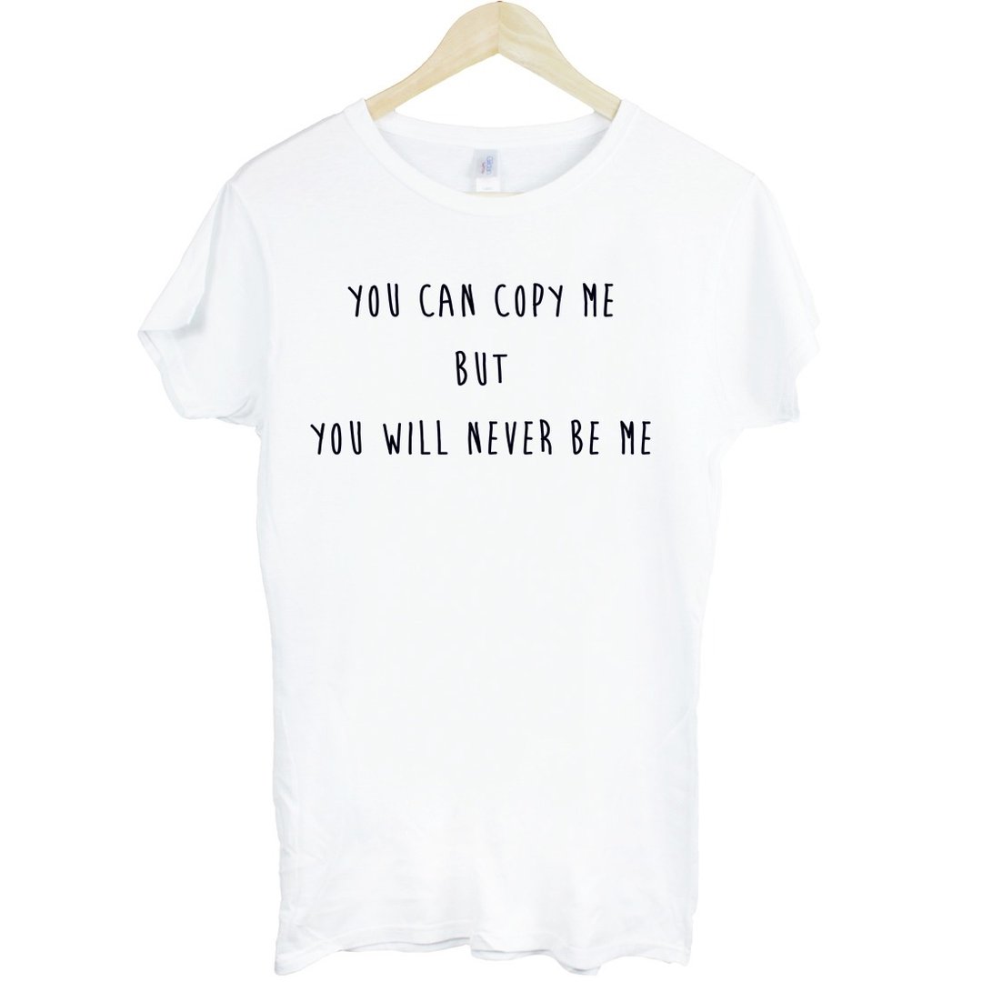 YOU CAN COPY ME BUT YOU WILL NEVER BE ME女生短袖T恤-2色 你可以复制我,但你不会是我 文青 艺术 设计 时髦 文字 时尚 - 女装 T 恤 - 其他材质 多色