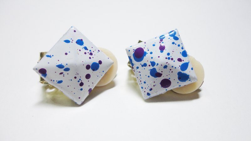 NiCorn手作-夏日摇滚季-泼墨白底蓝紫墨铆钉复古耳环(耳夹式) - 耳环/耳夹 - 其他材质 白色