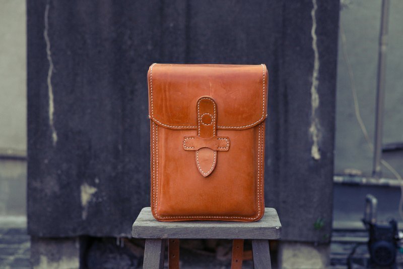 A ROOM MODEL - │ LEATHER COLLECTION │ NO.2 原皮色信箱后背包 - 相机包/相机袋 - 真皮 