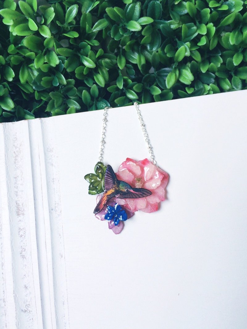 *Haku·Neko* Zoo Keeper - 蜂鸟采花绣球花飞燕草真花颈链 (真花系列) - 颈链 - 植物．花 绿色