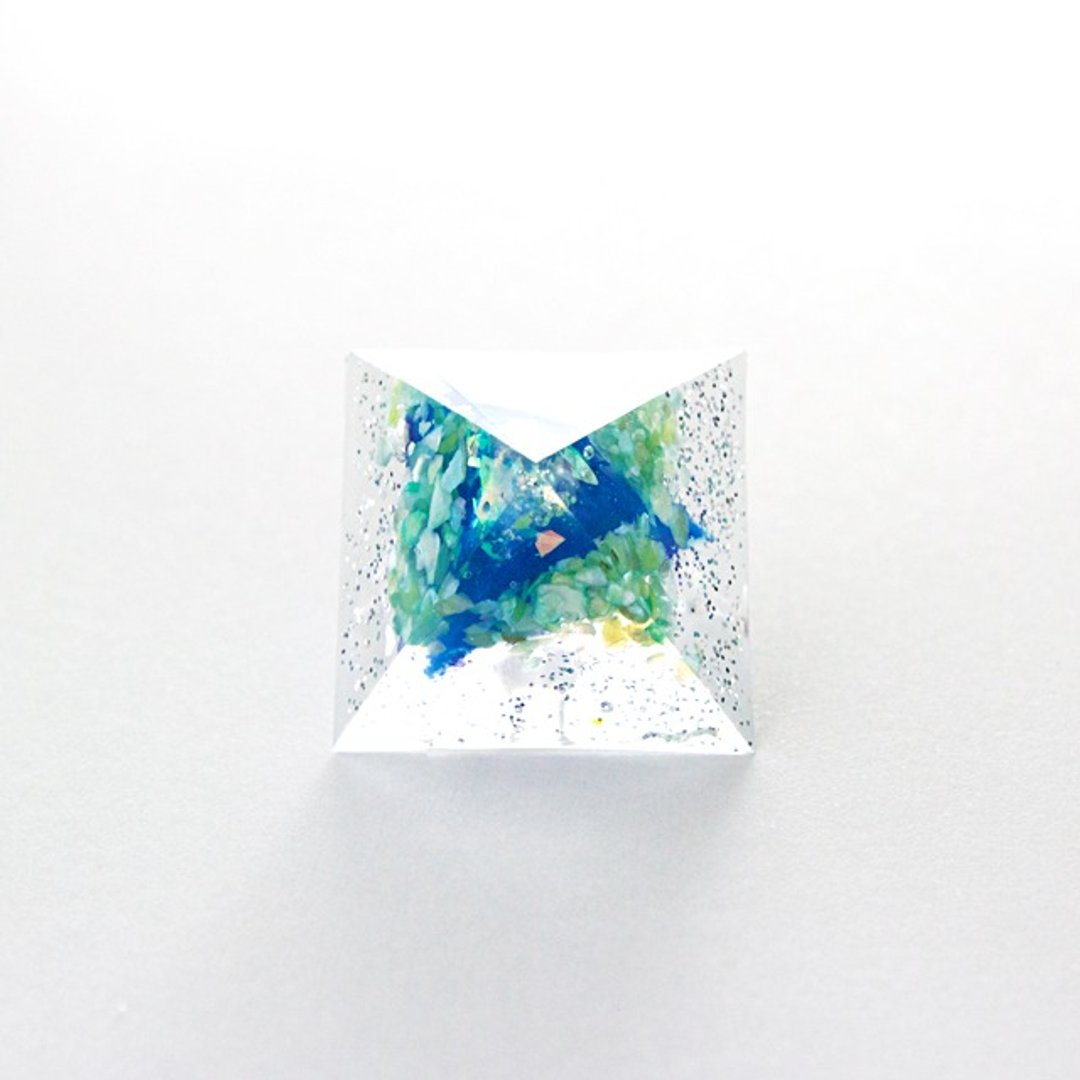 Pyramid Single Pierce (solid) - 耳环/耳夹 - 其他材质 