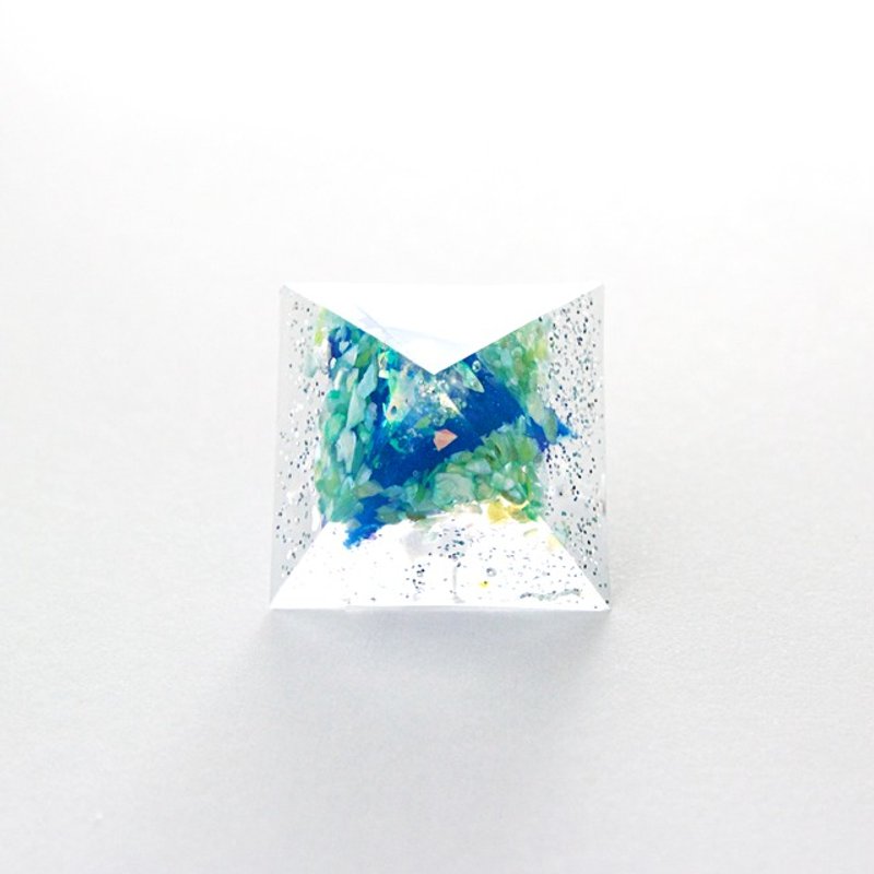 Pyramid Single Pierce (solid) - 耳环/耳夹 - 其他材质 