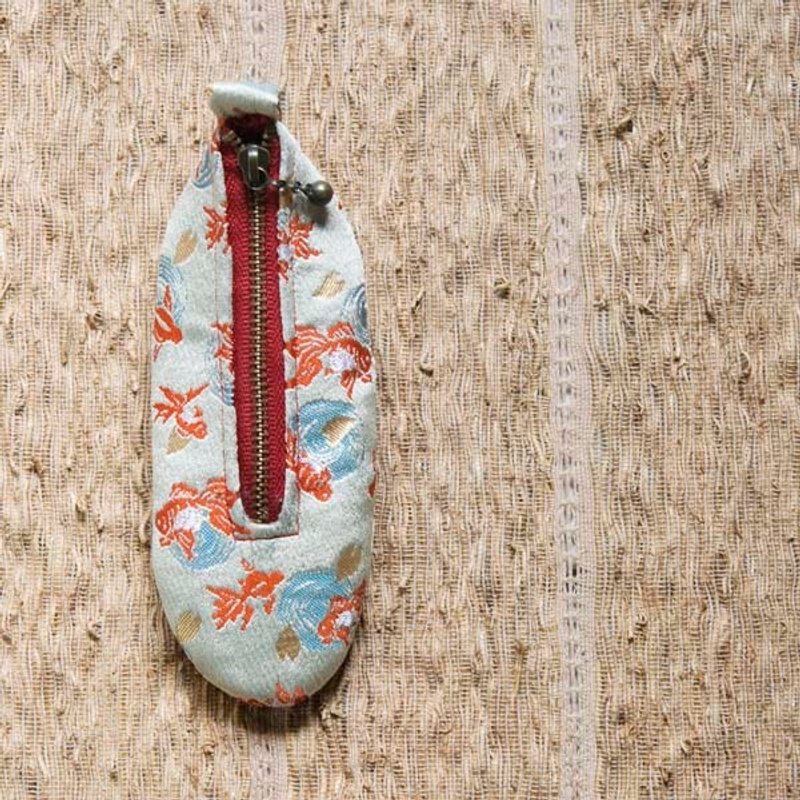 【MITHX】悠游金鱼,小包鞋,零钱包,拼布包 - 零钱包 - 棉．麻 金色