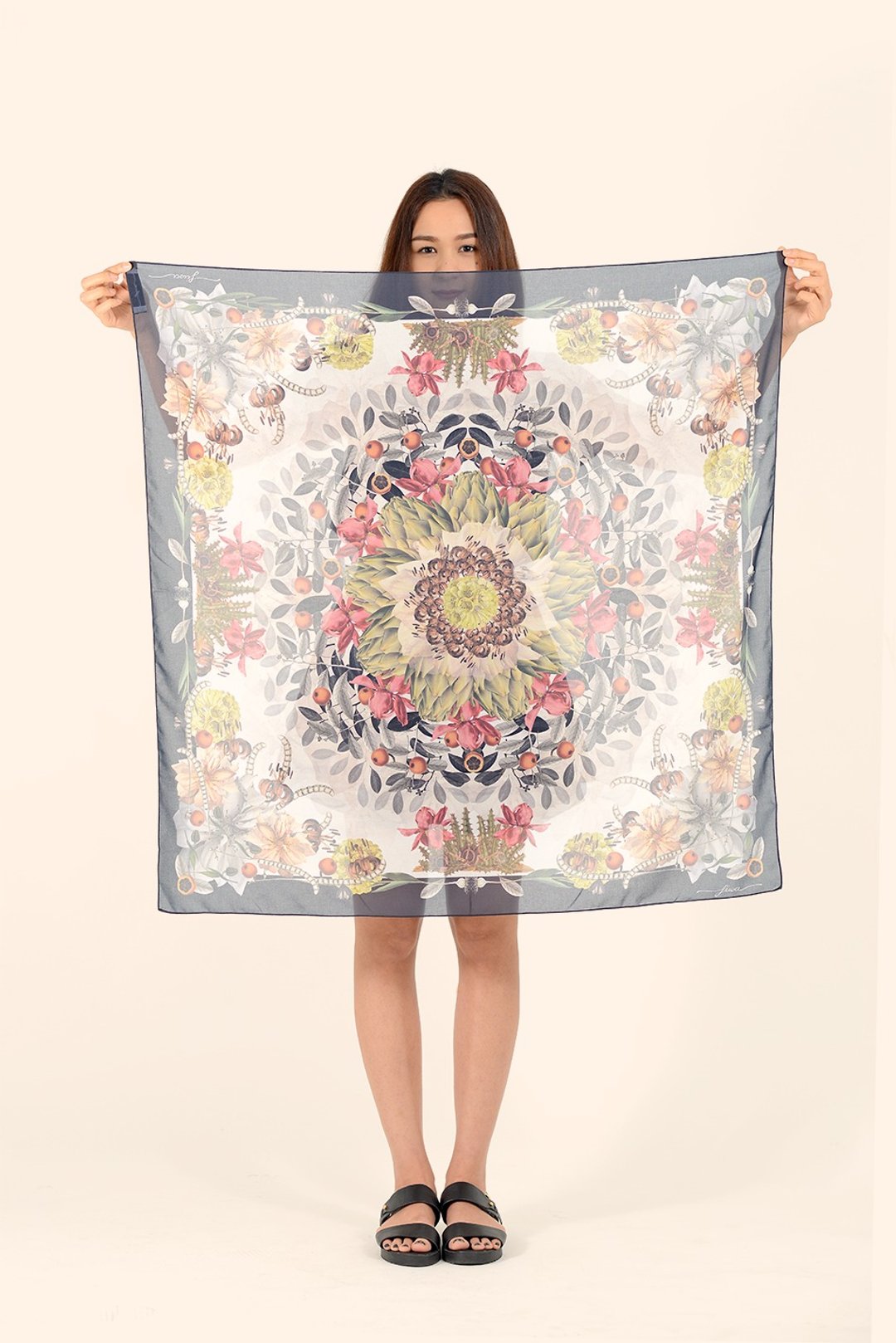 绿洲手工围巾/丝巾 - 怀旧奶油色 Oasis Scarf - 丝巾 - 聚酯纤维 