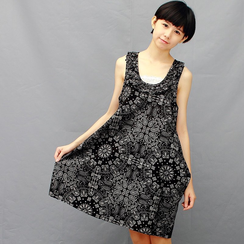 圣诞 礼物**黑色/变型虫 图腾 花纹/ 黑底灰纹有口袋背心裙/洋装 (此花色已售完 请参考说明页面 - 洋装/连衣裙 - 棉．麻 黑色