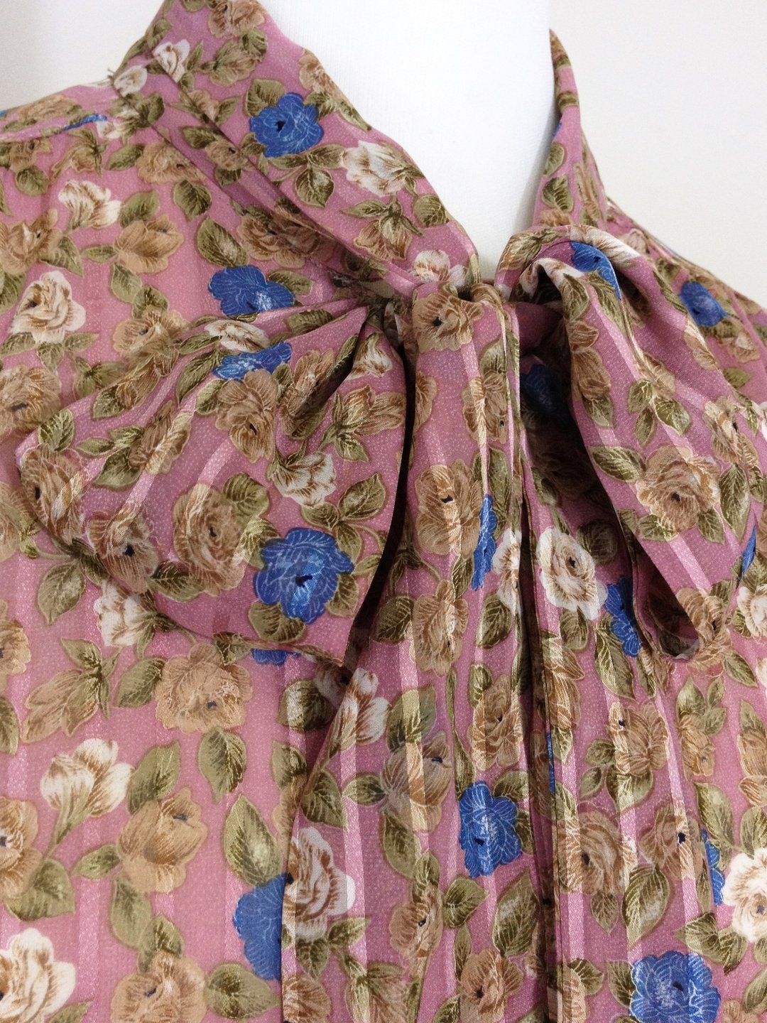 乒乓古着 [ 古着衬衫/ 粉色花朵领结雪纺古着衬衫 ] 国外带回 春装 复古 VINTAGE - 女装衬衫 - 其他材质 粉红色