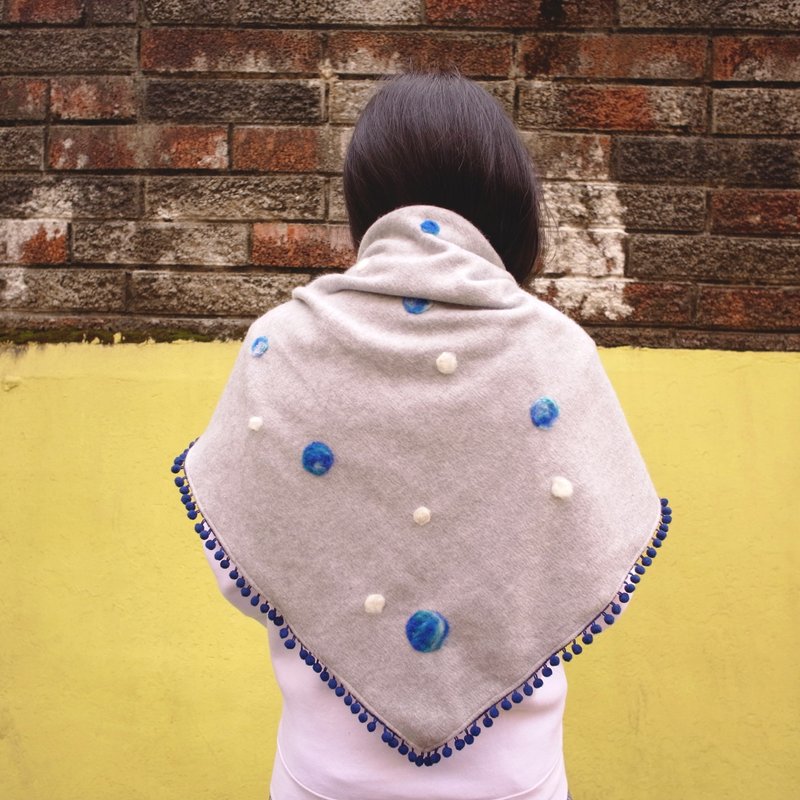 羊毛毡泡泡点点  手工三角围巾 - 围巾/披肩 - 棉．麻 灰色