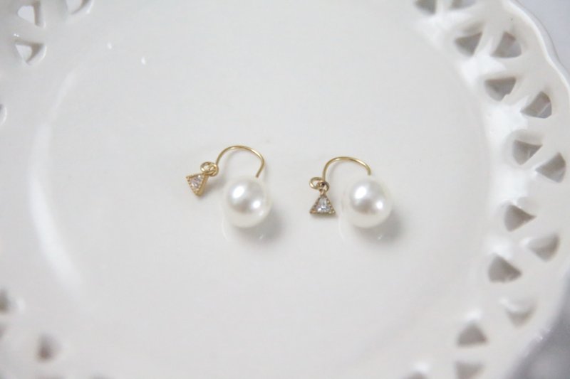 古董店之旅系列 三角滚边锆石　人工珍珠　 耳环 - 耳环/耳夹 - 其他金属 金色