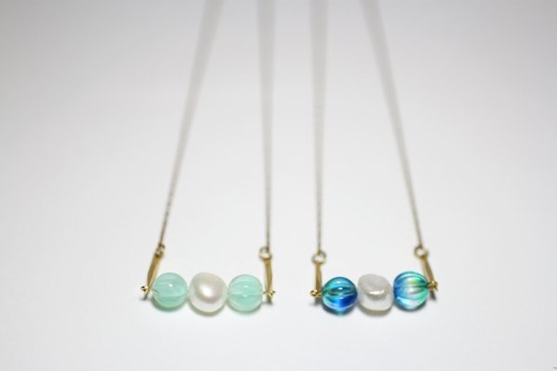 霓虹蓝小珍珠项链 天然石/黄铜 - 项链 - 玻璃 蓝色